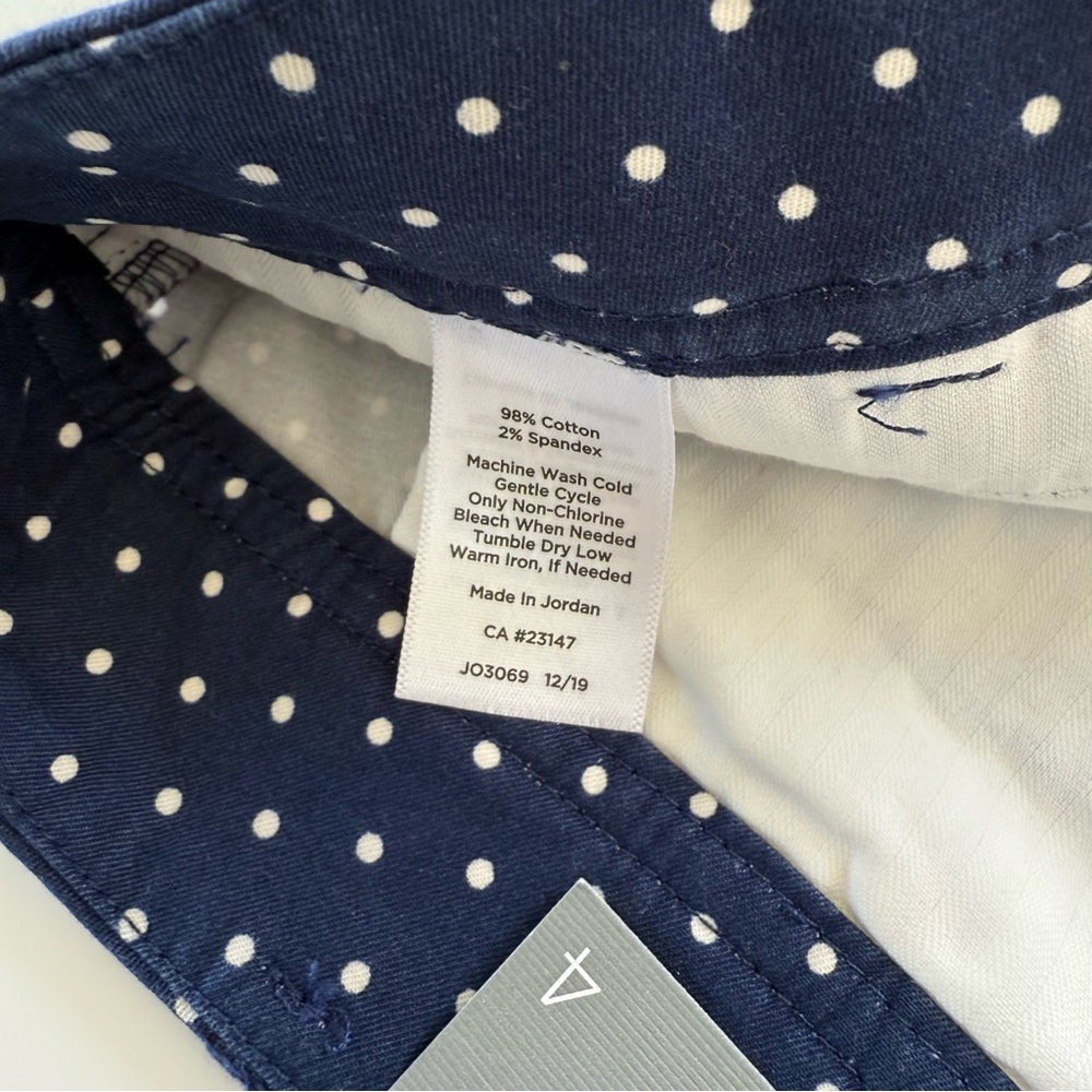 NWT~ Talbots~ Perfect Shorts ~Women’s 4~Navy Blue Polka Dot~7” Inseam - Picture 9 of 10